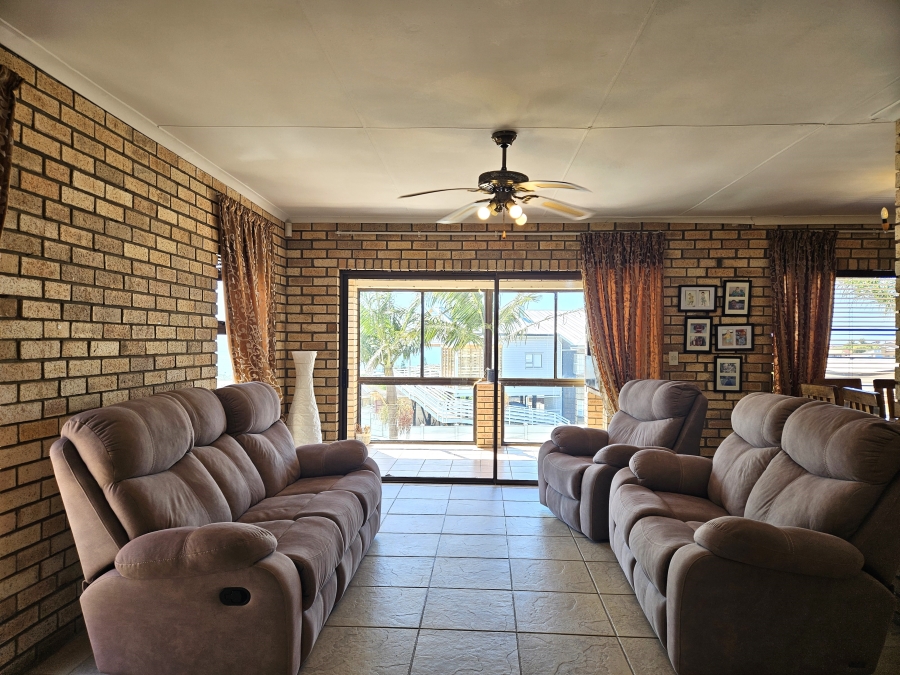 6 Bedroom Property for Sale in Wavecrest Eastern Cape